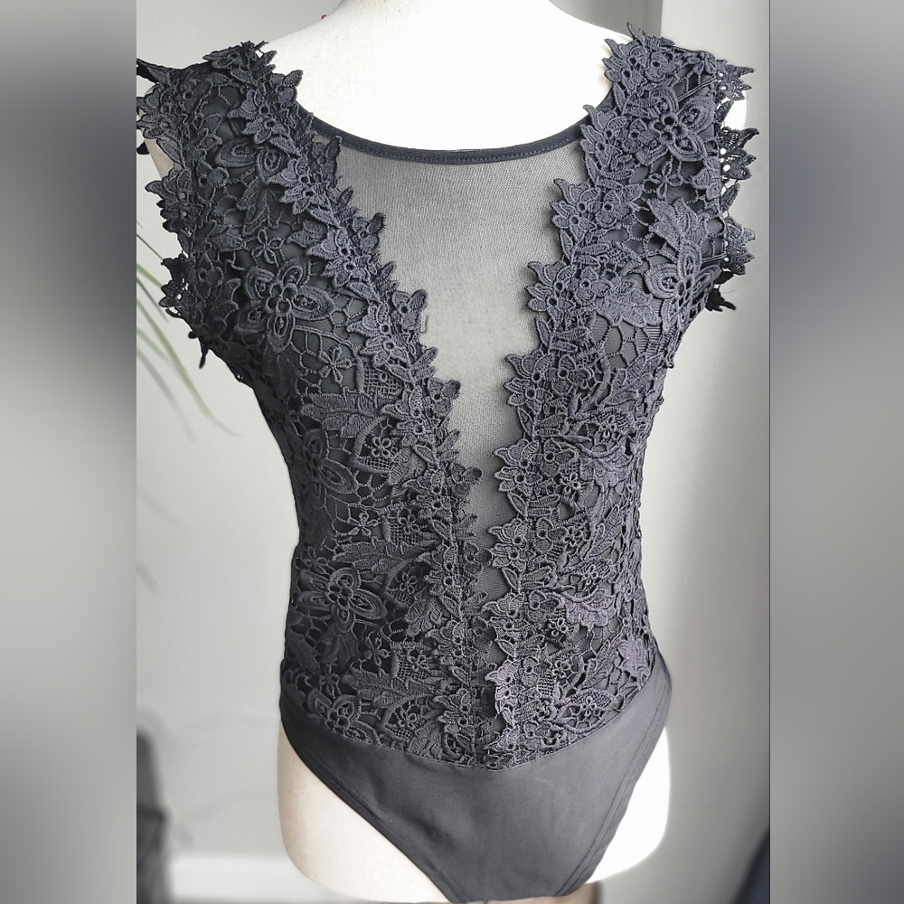 Gracia Lace Bodysuit Black Sheer Floral Mesh Bloomingdale’s NWT Size M